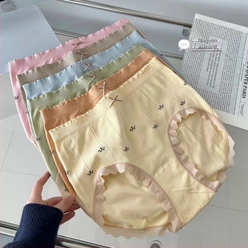 Varrat nélküli női alsónemű középmagas derekú, magas elasztikussággal, nylon anyagból, pamut bélés az intim területen