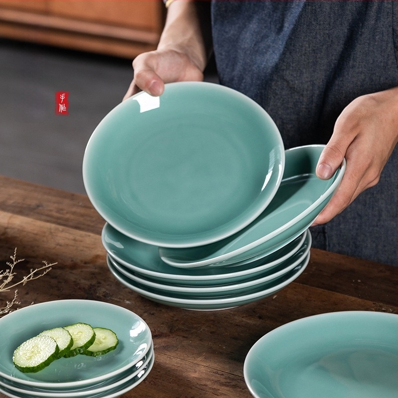 Kerek kerámia tányér Celadon glazúrral, mikrohullámú sütőben használható, modern minimalist étkészlet szállodák és éttermek számára