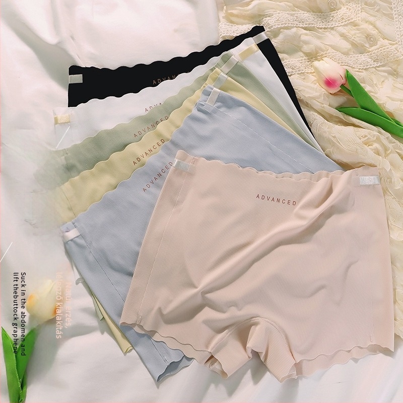 Női boxeralsó, Ice Silk anyag, sima szövés, középmagas derekú, pamut ágyékkal a szeméremtájék környékén