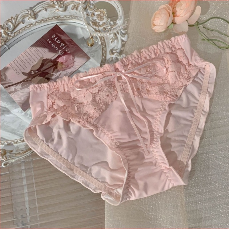 Plusz méretű női csipkés fehérnemű, középmagas derekú, ice silk anyag, lélegző, pamut betéttel a szeméremtájban