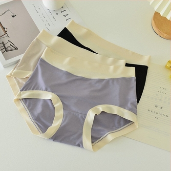 Modal középtalpas seamless alsó, 100% pamut belsővel — egyszínű mintázat