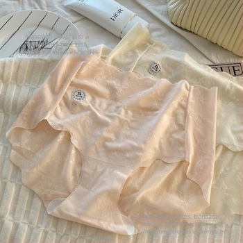 Magas derekú női csipkés alsó, fő anyag nylon 70–80%, pamut bélés a længő részén, légáteresztő, antibakteriális, has tónusú, fenékemelés