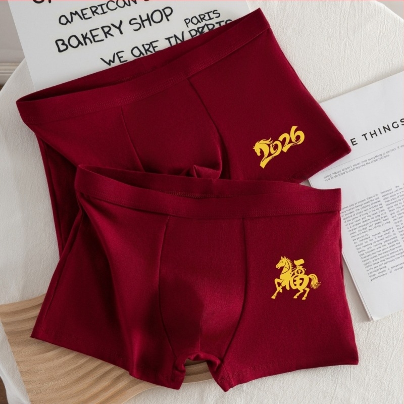 Férfi boxer brief, lélegző pamutból, középmagas derekú, fő anyag 90–95% pamut, gáttájéki bélés 95–100% pamut