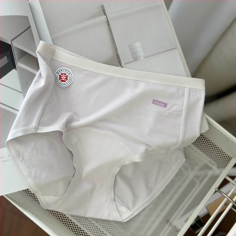 Női modal bugyi, 90–95% modal, középmagas derekú, lélegző, pamut bélés