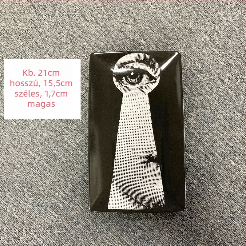 Porcelán tányér karakteres mintával, téglalap alakú, felületi overglazúra, mikrohullámú sütőben használható