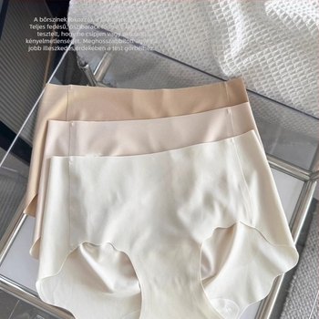 Pluszméretű, varrás nélküli ice silk fehérnemű, egy darabból, hosszabbított ágyékrésszel, barackos csípő sziluettel