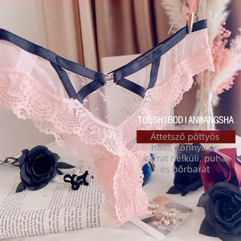 Plusz méretű csipkés tangával, magas rugalmasságú anyag, hullámos mintával és kivágott pántokkal, áttetsző hálós anyag, alacsony derék