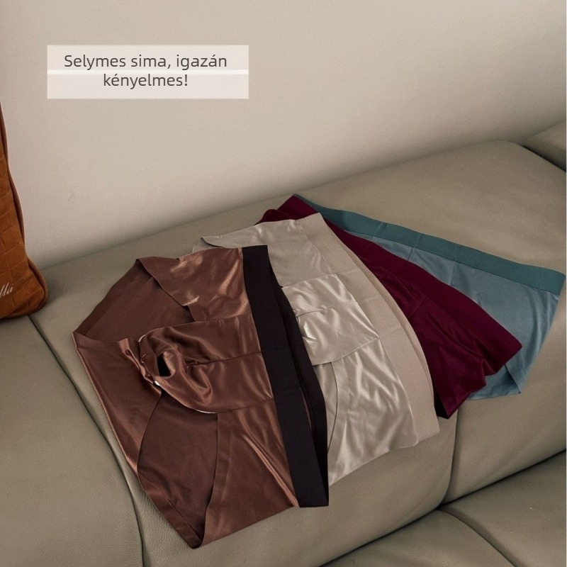 Férfi háromszög alakú alsónemű, ice silk anyagból, lélegző, középmagas derekú; fő anyag: nylon 70–80%.