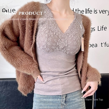 Női meleg mellény beépített melltámaszokkal, V-nyakkal, vast fleece béléssel, karcsú szabású, alaprétegként használható