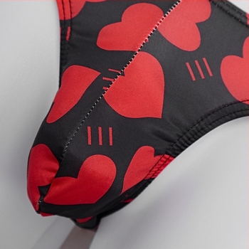 Férfiaknak szexi középmagasságú boxer brief, szív mintával, vékony anyagú, U-típusú zsebbel