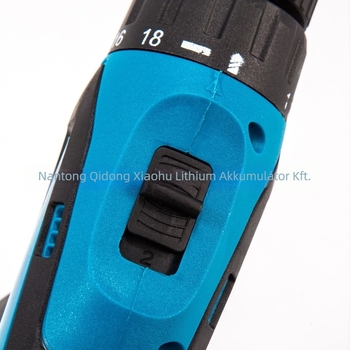 12V akkumulátoros fúrókészlet — multifunkcionális kézi fúró és csavarhúzó Li-ion akkumulátorral, folyamatos sebességszabályozás, háromszárú tokmány, előre/ hátra