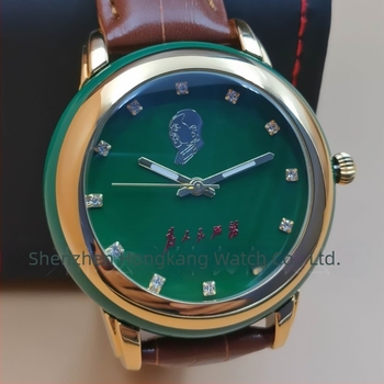 Hetian jade karóra, Pearls kvarc mozgatású mechanizmus, 43 mm számlap, 30 m vízállóság, valódi bőrszíj