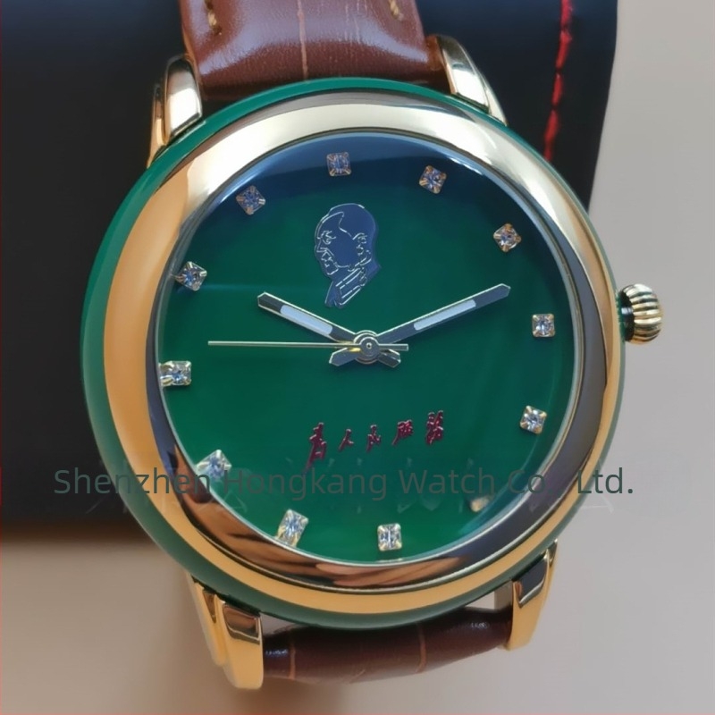 Hetian jade karóra, Pearls kvarc mozgatású mechanizmus, 43 mm számlap, 30 m vízállóság, valódi bőrszíj