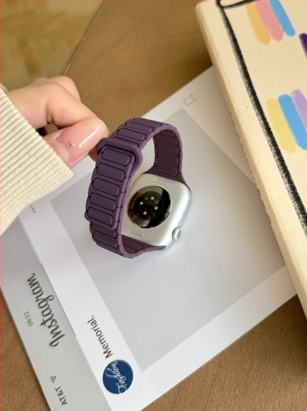 Apple Watchhoz készült mágneses szilikon óraszíj — mágneses csattal, testreszabható interfészméret