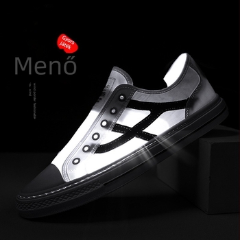Férfi slip-on sportcipő, csíkos textil felsőrész, kerek orr, alacsony sarok 1–3 cm, gumírozott talp, lélegző