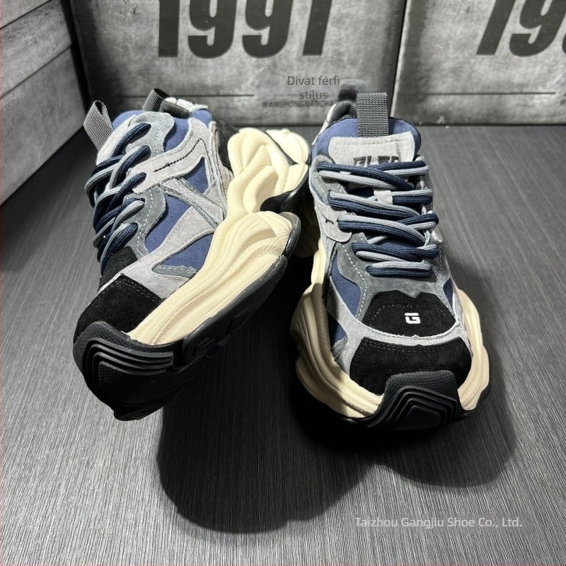 Loaferek több anyagból készült felsőrész, hegyes orr, fűzővel záródó, gumírozott talp, magas nyílás (>11 cm)