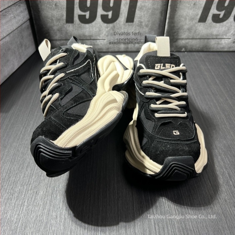 Loaferek több anyagból készült felsőrész, hegyes orr, fűzővel záródó, gumírozott talp, magas nyílás (>11 cm)