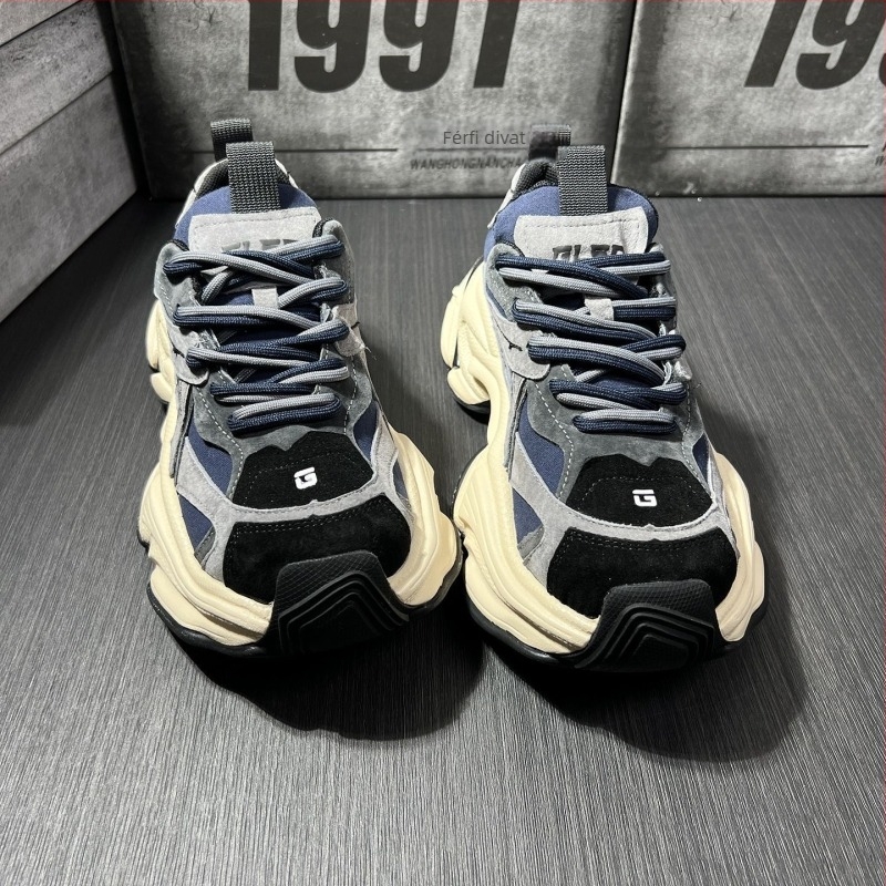 Loaferek több anyagból készült felsőrész, hegyes orr, fűzővel záródó, gumírozott talp, magas nyílás (>11 cm)