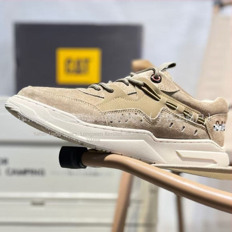 Velúr felsőrészű munkacipő, kerek orr, 1–3 cm-es alacsony sarok, fűzővel záródó, gumí talpú