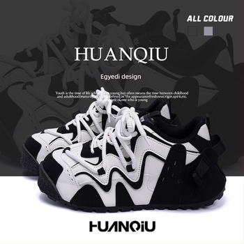 Férfiak számára magasító hatású sportos-casual cipő, felső rész szintetikus bőr, fűző, kerek orr, PVC talp, minden évszakra