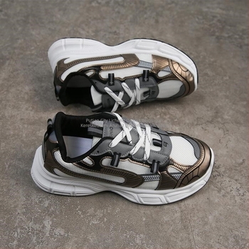 Férfiaknak készült, lélegző hálós felsővel, vastag talppal, csúszásmentes, fűzős záródású, injektált talppal