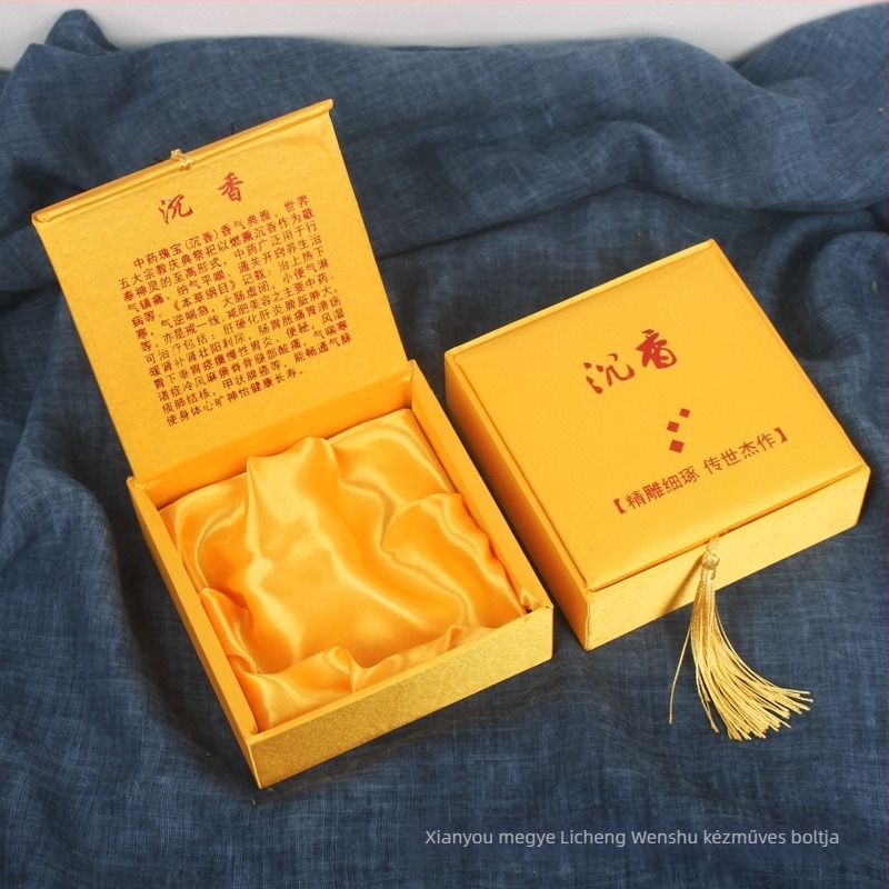 Xianyou-i karkötődoboz, papír/karton anyagú csomagolásban, csomagolás típusa: Packing Box, használat: karkötő zsinór csomagolásához, márka: Mr. Wen Wooden Pavilion (Origin: Xianyou; Material: Paper/Cardboard; Packaging: Packing Box; Use: Handstring packagi