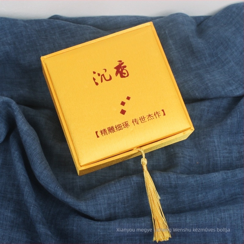 Xianyou-i karkötődoboz, papír/karton anyagú csomagolásban, csomagolás típusa: Packing Box, használat: karkötő zsinór csomagolásához, márka: Mr. Wen Wooden Pavilion (Origin: Xianyou; Material: Paper/Cardboard; Packaging: Packing Box; Use: Handstring packagi