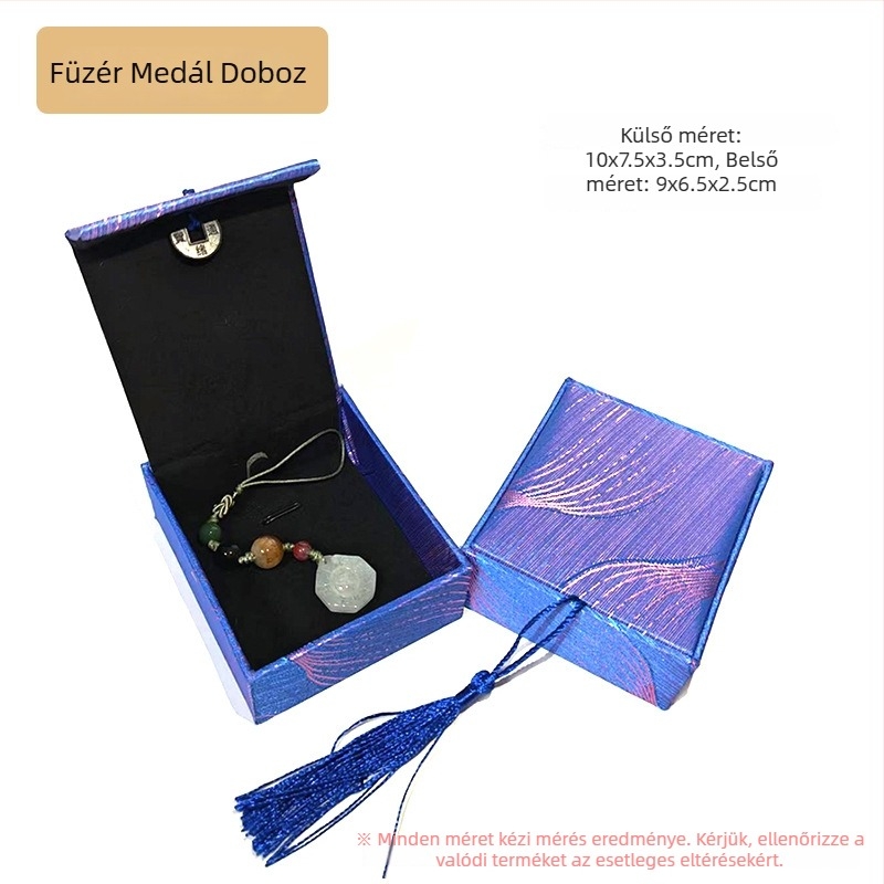 Medál doboz - textil, ékszer csomagoló doboz, alkalmas nyaklánc/medál tárolására, márka Fuxing