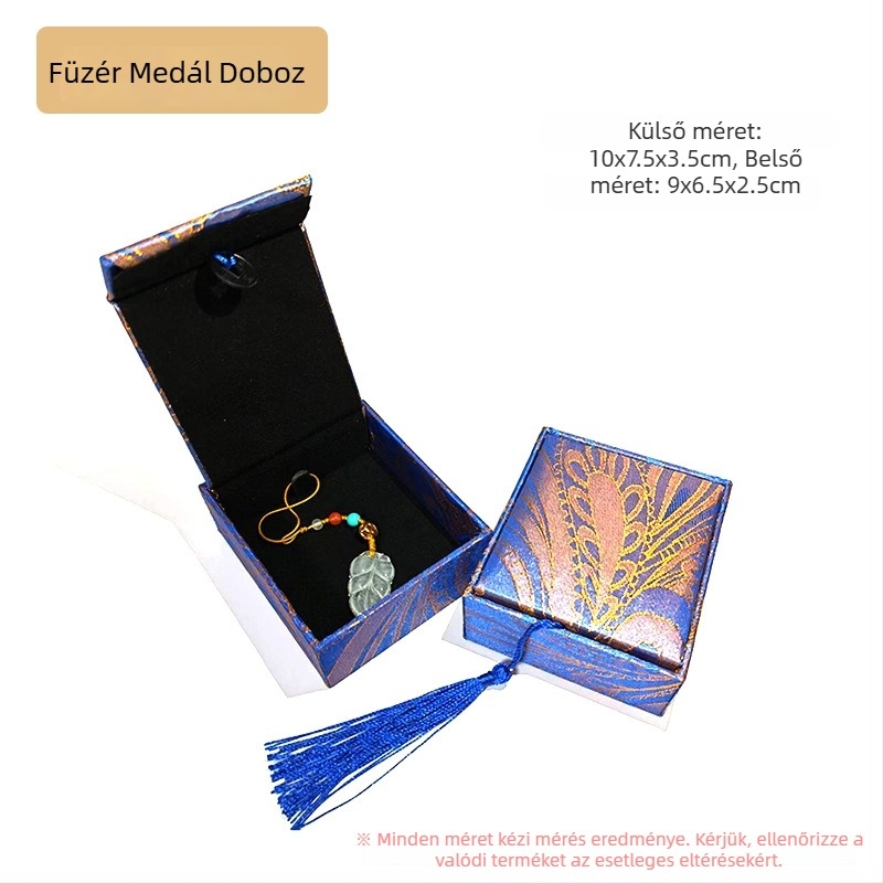 Medál doboz - textil, ékszer csomagoló doboz, alkalmas nyaklánc/medál tárolására, márka Fuxing