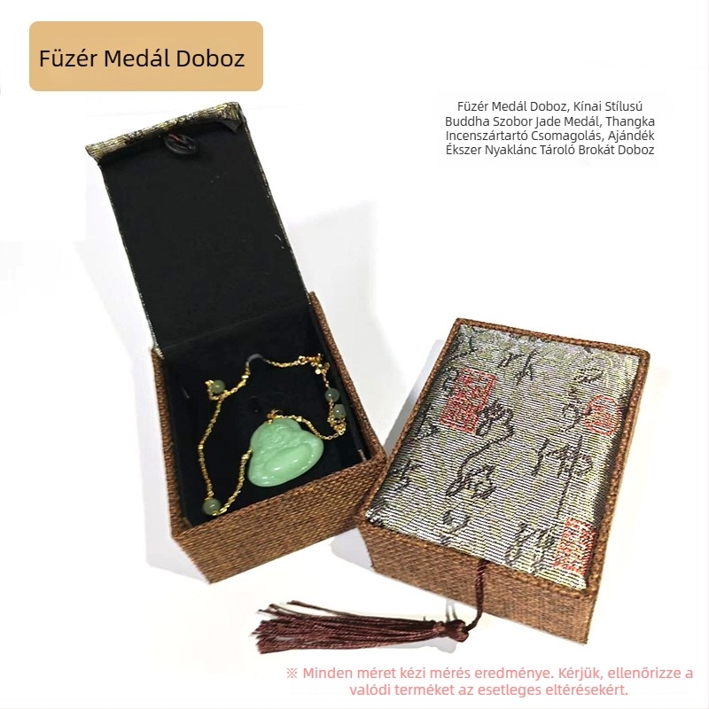 Medál doboz - textil, ékszer csomagoló doboz, alkalmas nyaklánc/medál tárolására, márka Fuxing