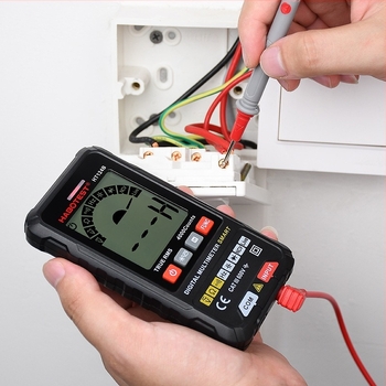 HABOTEST HT124B digitális multiméter automatikus mérési tartománnyal, nagy pontossággal és égés elleni védelemmel; kapacitás-tartomány 0–4 mF; CAT III 600V biztonság