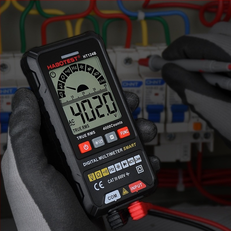 HABOTEST HT124B digitális multiméter automatikus mérési tartománnyal, nagy pontossággal és égés elleni védelemmel; kapacitás-tartomány 0–4 mF; CAT III 600V biztonság