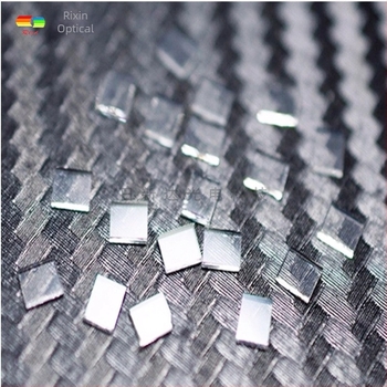 FG002 Fényosztó bevonatos, 55% átjutás, félrefényes/féláteresztő, optikai üveg, vastagság 0.2–3 mm, formák: téglalap, kör vagy testre szabható