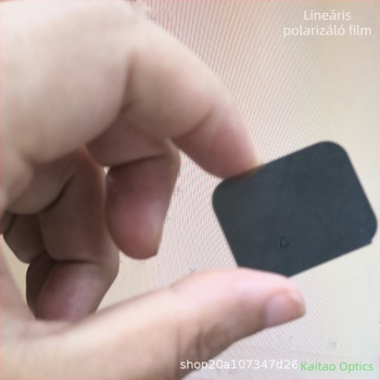 LCD polarizációs film KT-CPL, Kaitao Optics, kör/négyzet alakú, vastagság 1.5–2.0 mm.
