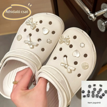 Crocs-szerű cipő kiegészítő: levehető díszítő csatok pillangó és szív motívummal