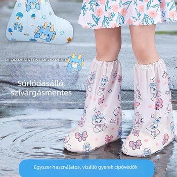 Gyerekeknek szóló PE cipővédők, egyszer használatosak, vastagított kivitel, hosszú kültéri használatra, egyenként csomagolva, vízálló és porálló, logónyomás lehetséges, testreszabás
