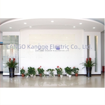 Háromfázisú mérődoboz falra szerelhető, IP44, ABS ház PC+ ötvözet fedéllel, 125 A, 3 áramkör, 1 sor kapcsolók, elektronikus típus