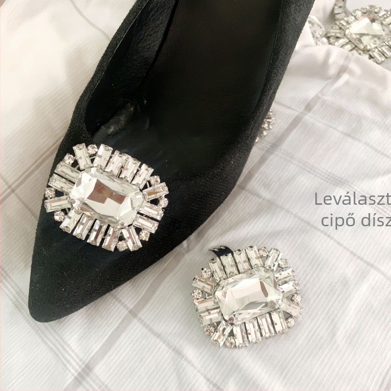Eltávolítható négyszögletes rhinestone cipőorr-dísz fém csattal — Modell Mxl, Márka LXM, Valódi bőr, Eredeti dizájn; illeszkedik tornacipőkhöz, bőrs cipőkhöz, csizmákhoz, szandálokhoz; minden évszak