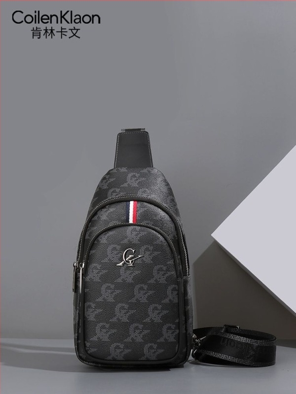 Férfiaknak szóló utcai stílusú crossbody táska PVC-ből, betűs mintával, utazáshoz és szabadidőhöz