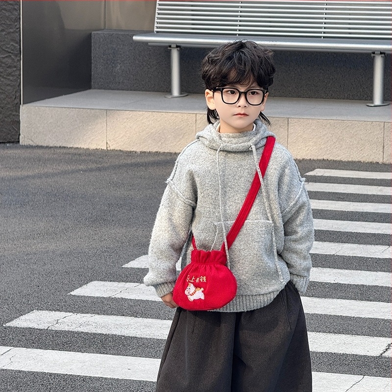 Crossbody táska szerencse motívummal, könnyű Oxford anyag, poliészter bélés, anime minta, modern és menő stílus