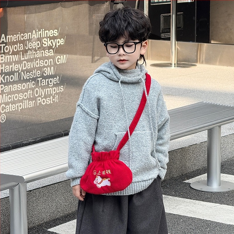 Crossbody táska szerencse motívummal, könnyű Oxford anyag, poliészter bélés, anime minta, modern és menő stílus