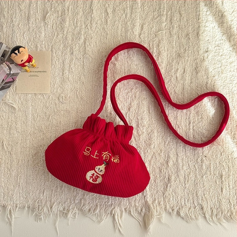 Crossbody táska szerencse motívummal, könnyű Oxford anyag, poliészter bélés, anime minta, modern és menő stílus