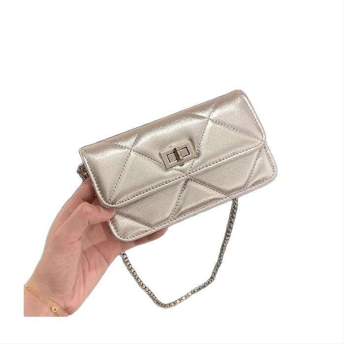 PU műbőr telefonos crossbody táska, szintetikus bélés, vízszintes négyszögletes forma, cipzáras zárás, egy vállpánt