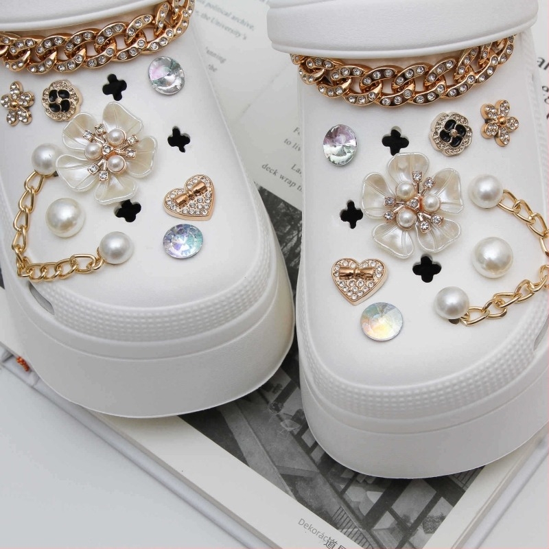 Crocs-stílusú virágos cipőklipsz készlet – pár luxus kiegészítő lányoknak, Chanel-stílusú cipőklipszek, DIY levehető
