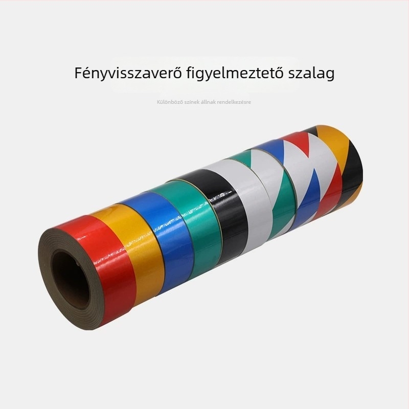 PET fényvisszaverő figyelmeztető szalag közlekedésbiztonságra, vízálló és kopásálló, piros-fehér-sárga-fekete diagonálisan mintázott.