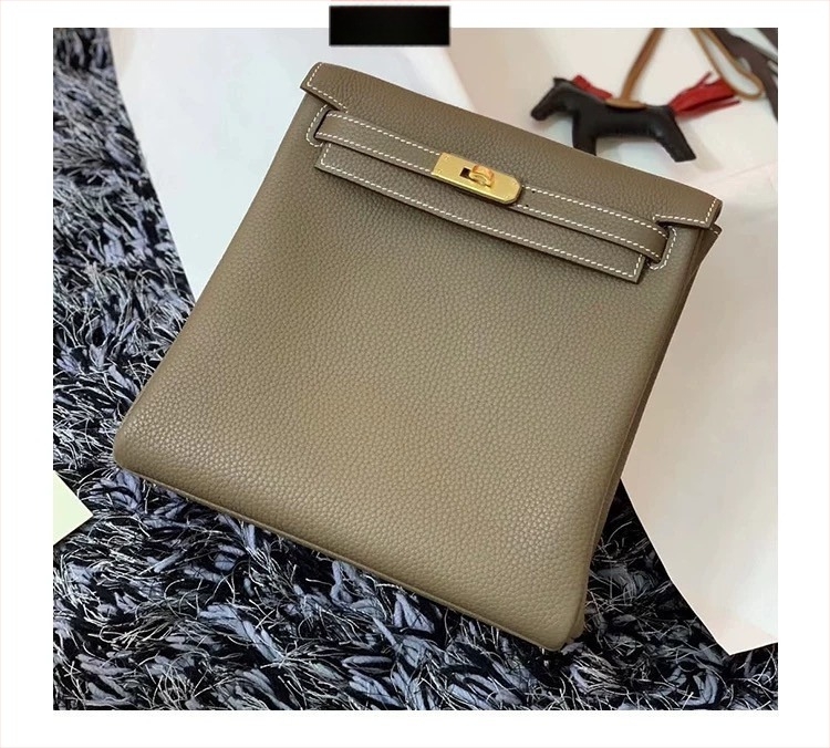 McKendall hátizsák első osztályú marhabőrből, Litchi grain textúra, kapacitás 20 L alatt, iPadhez kompatibilis, ergonómikus hátsó panel