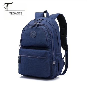 Egyszerű, könnyű sporttáska sokoldalú felhasználásra – vízálló nejlon, 20–35 L kapacitás, légáteresztő és kopásálló, görbe vállpántok