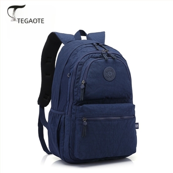 Egyszerű, könnyű sporttáska sokoldalú felhasználásra – vízálló nejlon, 20–35 L kapacitás, légáteresztő és kopásálló, görbe vállpántok