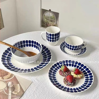 Three Autumn kerámia étkészlet – tartalmaz tányérokat, tálakat, kávéscsészéket és bögréket; kézzel festett felület, vintage könnyed luxus stílus, mikróhőálló