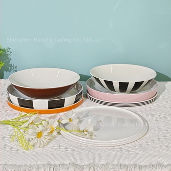 5 részes csont porcelánból készült gömb alakú étkészlet, alglazúrral színezett, mikrosütőben használható.